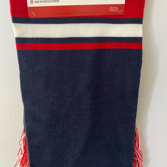 NWT Reebok Logo Fringe Scarf UNISEX RED/NAVY BLUE/WHITE WINTER TASSEL - Picture 3 of 3